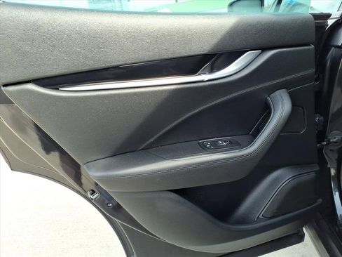 Used 2021 Maserati Levante S image 11