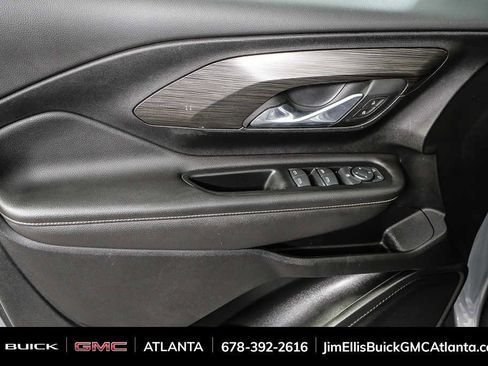 Used 2024 GMC Terrain SLE w/ Driver Convenience Package FWD image 6