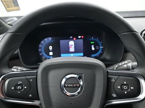 Used 2023 Volvo XC40 Recharge Ultimate image 11