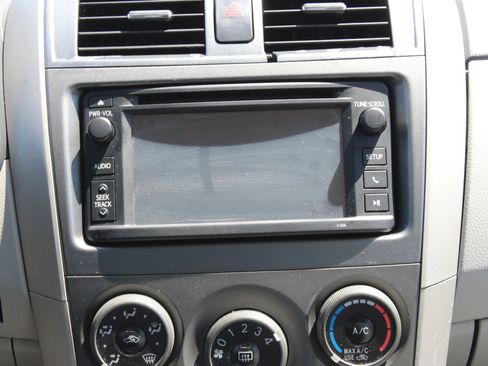 Used 2013 Toyota Corolla LE image 17