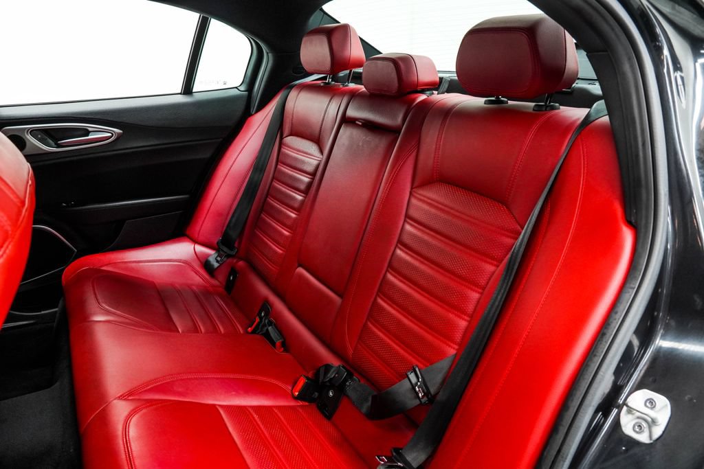 Used 2023 Alfa Romeo Giulia Veloce RWD image 18