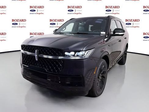 New 2026 Lincoln Navigator Reserve w/ Jet Appearance Package AWD/4WD image 3