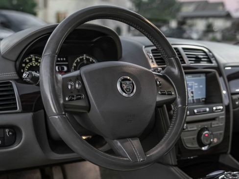 Used 2010 Jaguar XK Convertible image 13