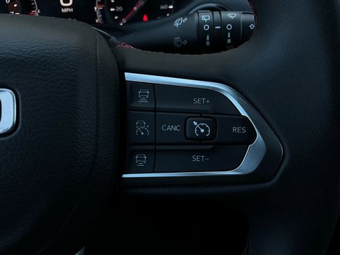 Used 2025 Jeep Compass Trailhawk image 35