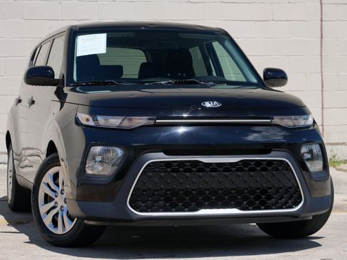 Used 2020 Kia Soul LX FWD image 2