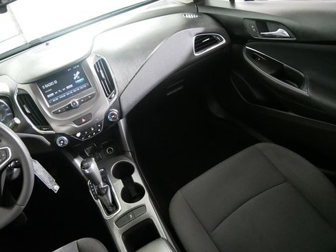 Used 2017 Chevrolet Cruze LT image 11