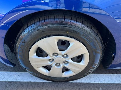 Used 2017 Kia Forte LX image 13