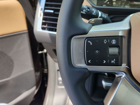 New 2026 Land Rover Discovery Limited Edition AWD/4WD image 17
