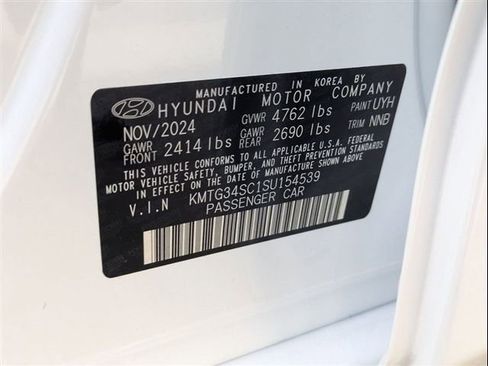 Used 2025 Genesis G70 2.5T RWD image 12