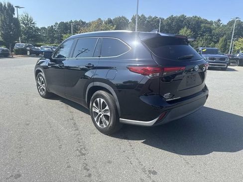 Used 2021 Toyota Highlander XLE FWD image 7