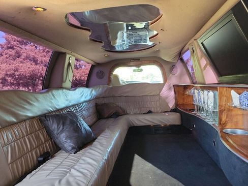 Used 2002 Ford Excursion XLT image 18