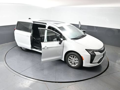 New 2027 Chrysler Pacifica Select FWD image 48