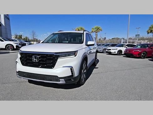 Used 2025 Honda Pilot Touring image 35