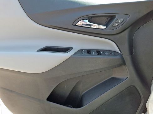 Used 2020 Chevrolet Equinox LS FWD image 13