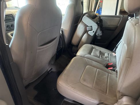 Used 2004 Ford Expedition XLT image 9