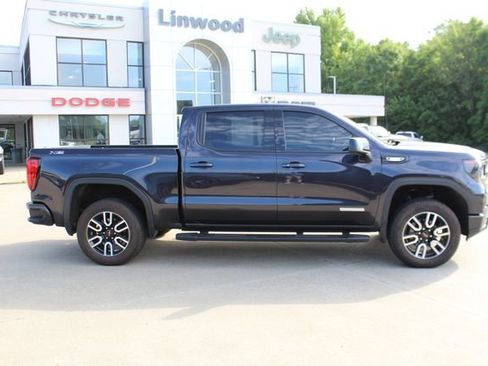 Used 2022 GMC Sierra 1500 Elevation w/ Elevation Premium Package AWD/4WD image 6