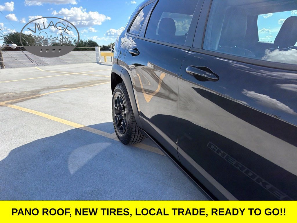 Used 2022 Jeep Cherokee Latitude w/ Sun & Sound Group AWD/4WD image 18