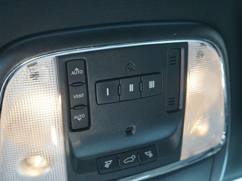 Used 2019 Jeep Grand Cherokee Laredo AWD/4WD image 24