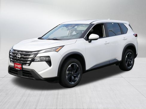 Used 2024 Nissan Rogue SV AWD/4WD image 3
