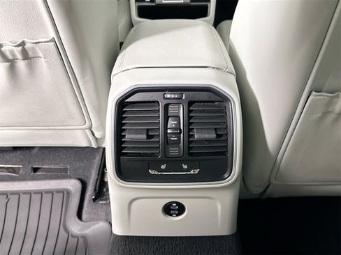 Certified 2022 Porsche Macan GTS image 37