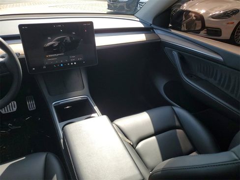 Used 2024 Tesla Model Y Performance image 18