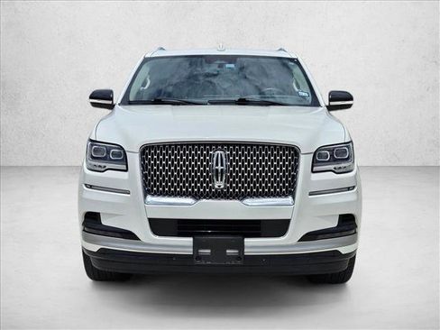 Used 2023 Lincoln Navigator Reserve AWD/4WD image 2