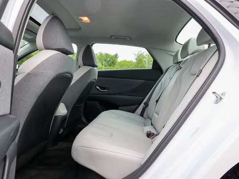 Used 2024 Hyundai Elantra Limited FWD image 37