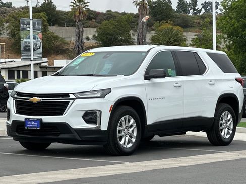 Used 2022 Chevrolet Traverse LS FWD image 1