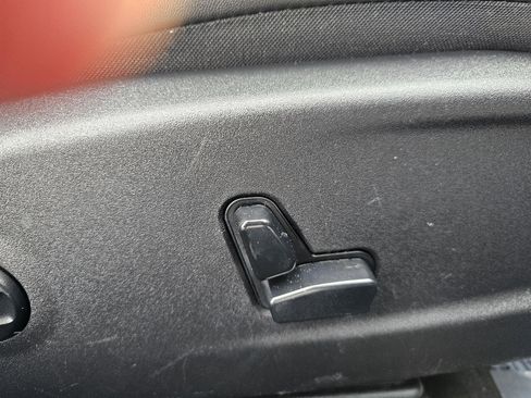 Used 2019 Chrysler 300 S image 20