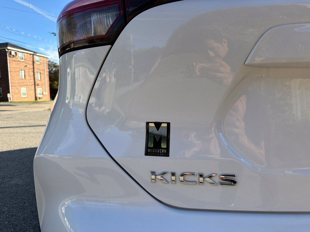 Used 2023 Nissan Kicks S FWD image 11