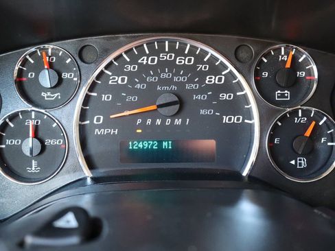 Used 2017 Chevrolet Express 2500 image 32