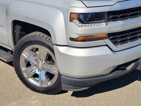 Used 2018 Chevrolet Silverado 1500 Custom w/ Custom Convenience Package RWD image 9