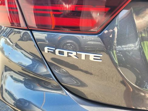 Used 2023 Kia Forte GT-Line w/ GT-Line Premium Package image 7