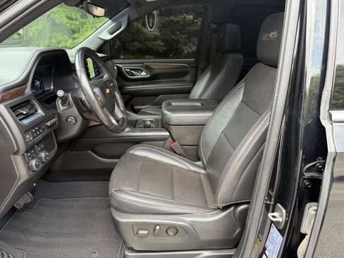 Used 2022 Chevrolet Tahoe High Country w/ Premium Package 2 AWD/4WD image 12