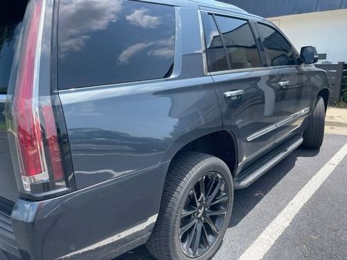Used 2019 Cadillac Escalade Luxury AWD/4WD image 5