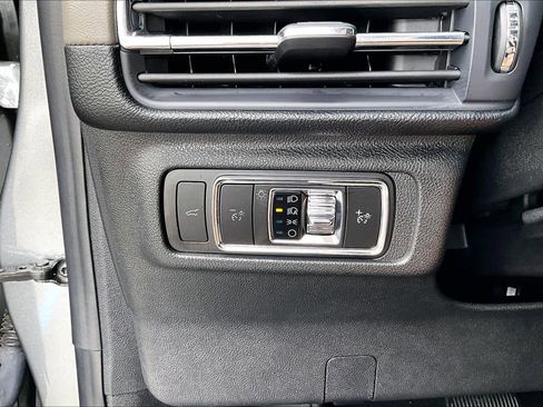 Used 2025 Lincoln Corsair FWD image 34