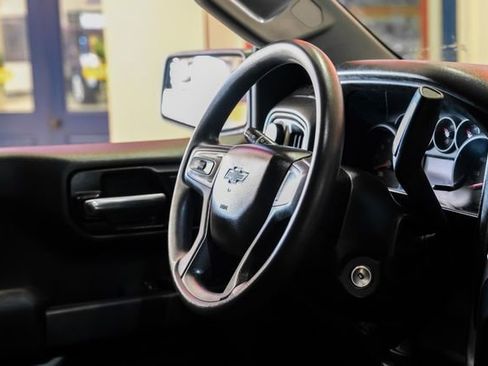 Used 2021 Chevrolet Silverado 1500 Custom Trail Boss w/ LPO, Dark Essentials Package image 13