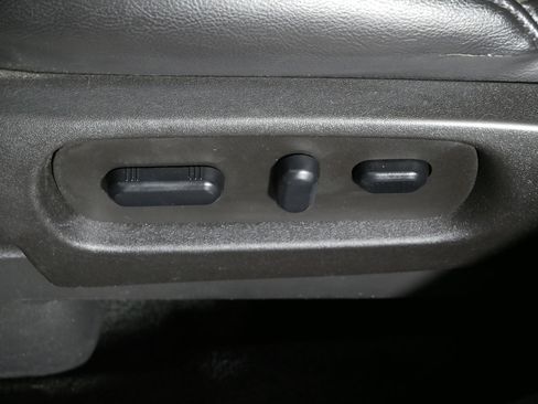 Used 2015 Ford Explorer XLT w/ Equipment Group 202B AWD/4WD image 20