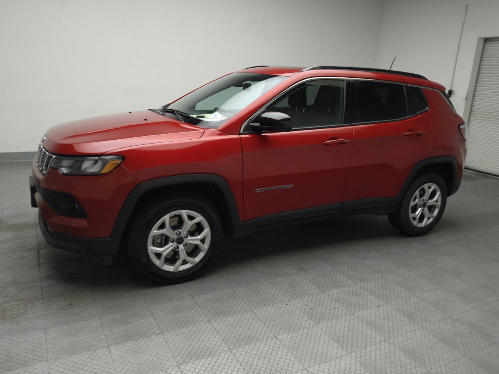Used 2025 Jeep Compass Latitude w/ Sun & Sound Group AWD/4WD image 2