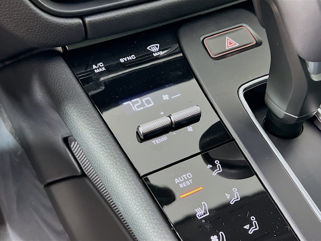 Certified 2026 Porsche Macan AWD/4WD image 18