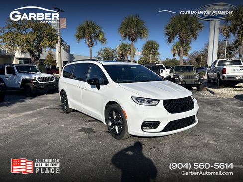 New 2026 Chrysler Pacifica Limited w/ S Appearance Package FWD image 1