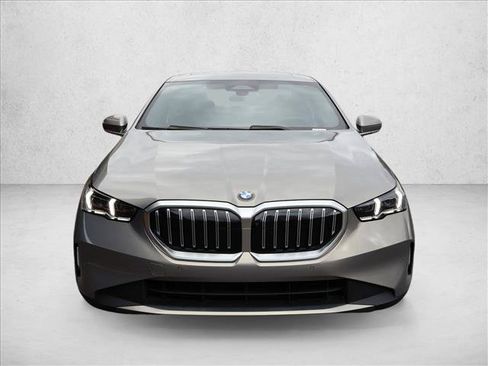 Used 2024 BMW 530i xDrive w/ Premium Package AWD/4WD image 3