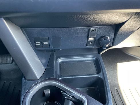 Certified 2018 Toyota RAV4 LE w/ All Weather Liner Package AWD/4WD image 19