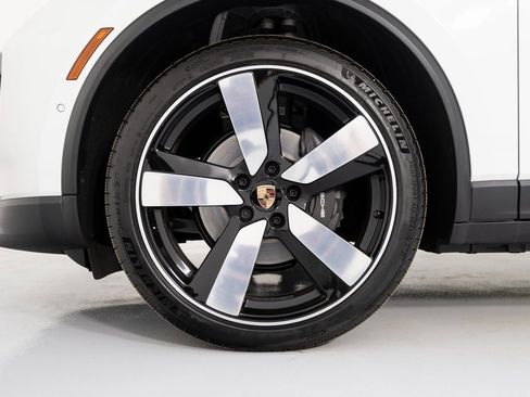 New 2025 Porsche Macan 4 Electric image 14