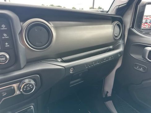 Used 2019 Jeep Wrangler Sport AWD/4WD image 23