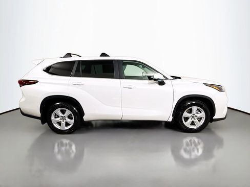 Certified 2023 Toyota Highlander L image 8