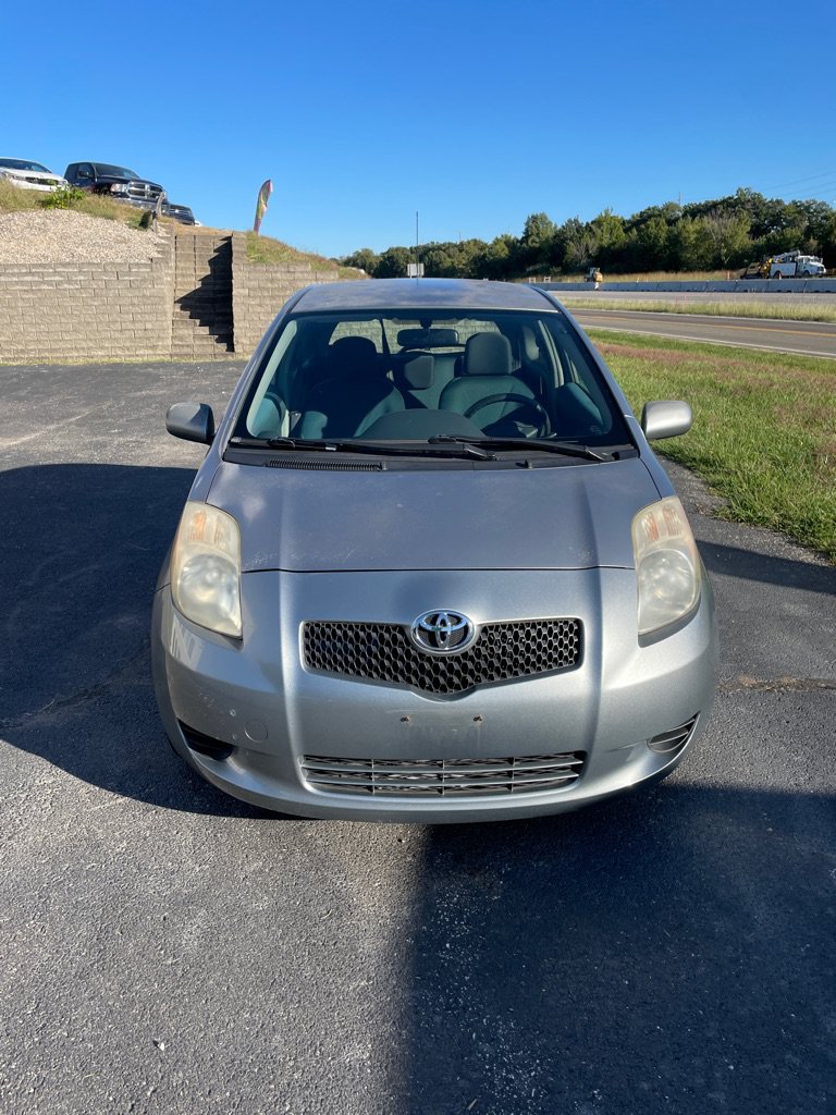 Used 2008 Toyota Yaris 2-Door Hatchback FWD image 8