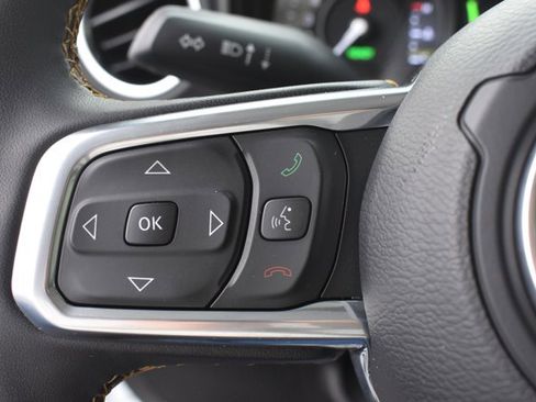 Used 2024 Jeep Wrangler Unlimited Sahara image 21