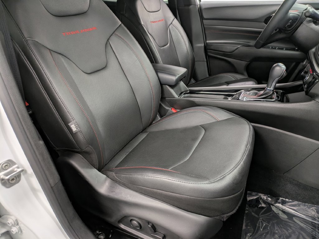 Used 2025 Jeep Compass Trailhawk w/ Trailhawk Elite Group AWD/4WD image 29