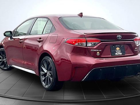 Used 2025 Toyota Corolla SE w/ Convenience Package FWD image 4